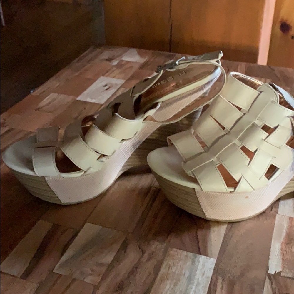 Bcbgeneration cream color platform shoes